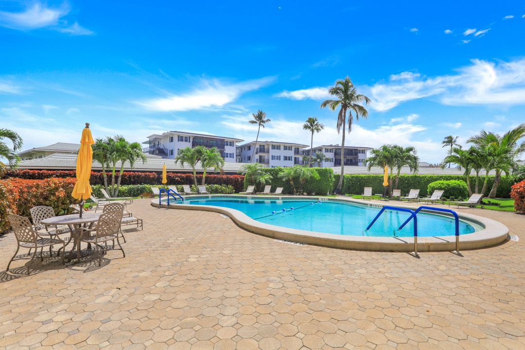 3420 Gulf Shore Blvd N #31, Naples, FL 34103