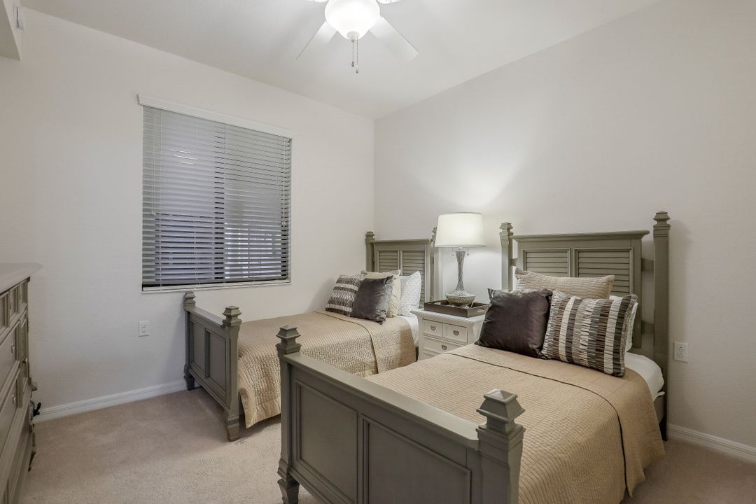 9727 Acqua Ct #415, Naples, FL 34113