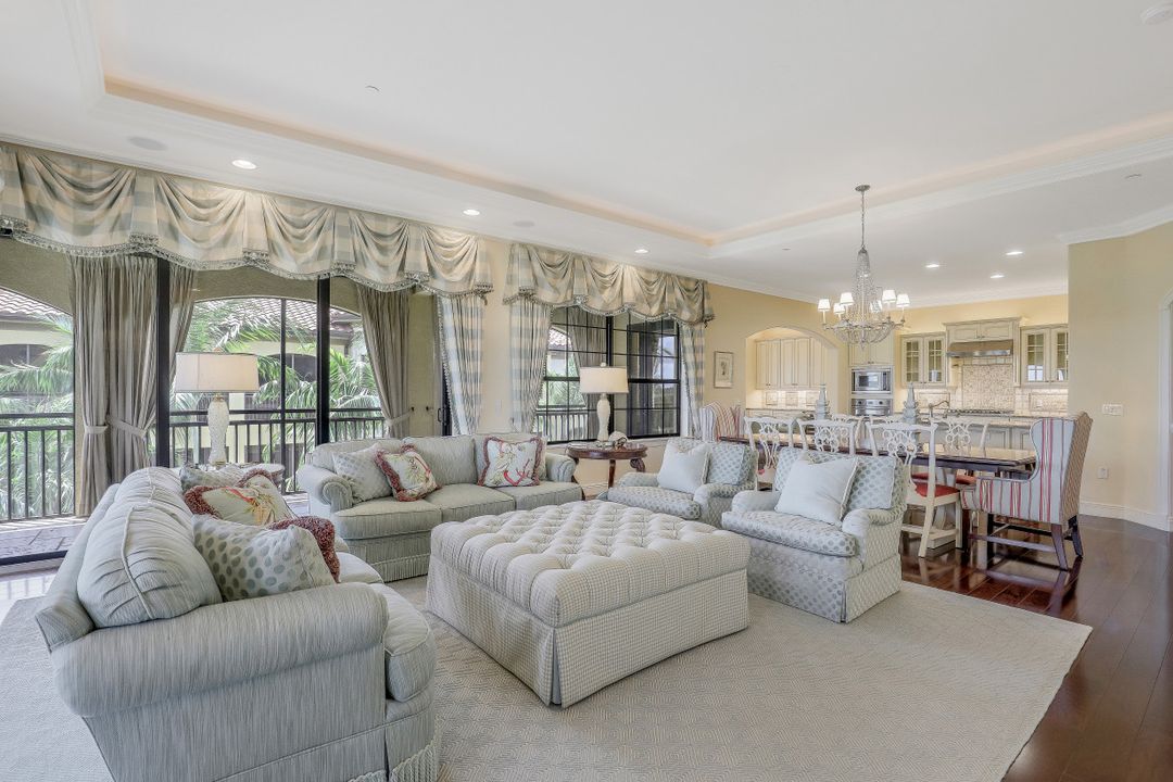 2542 Marquesa Royale Ln #301, Naples, FL 34109