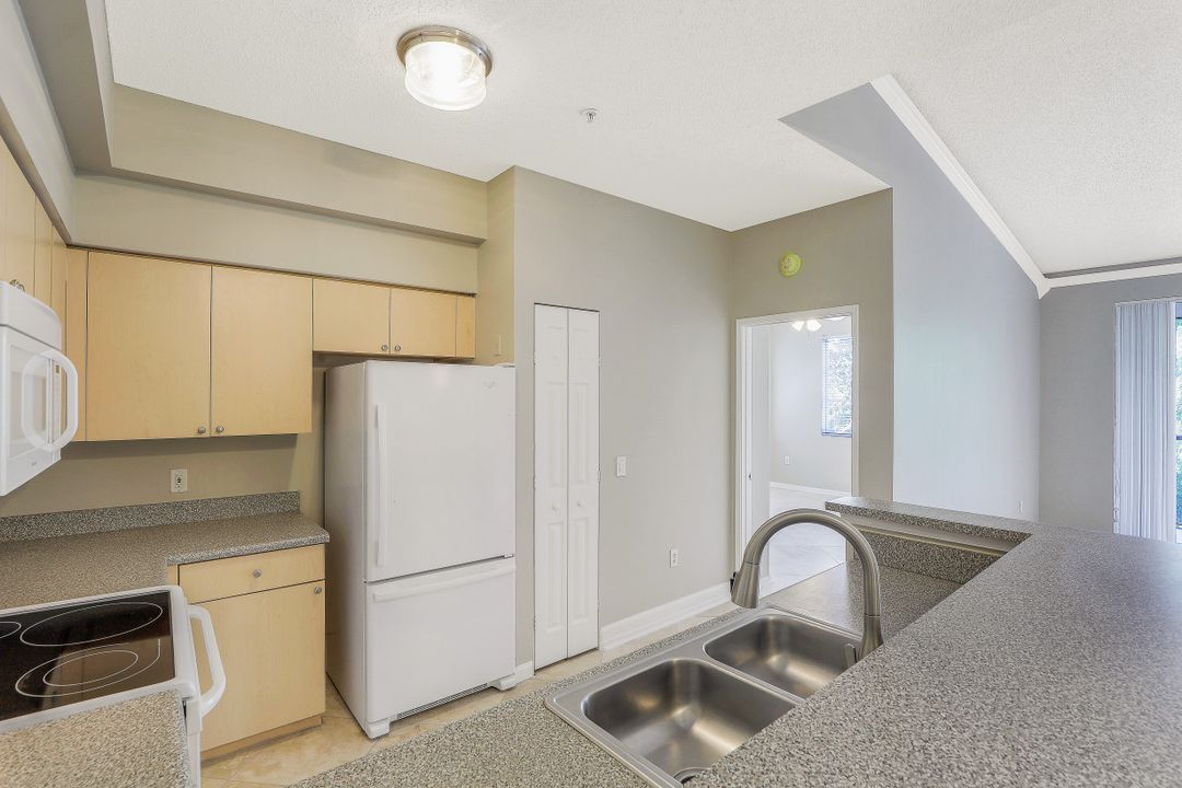 1150 Reserve Way #303, Naples, FL 34105