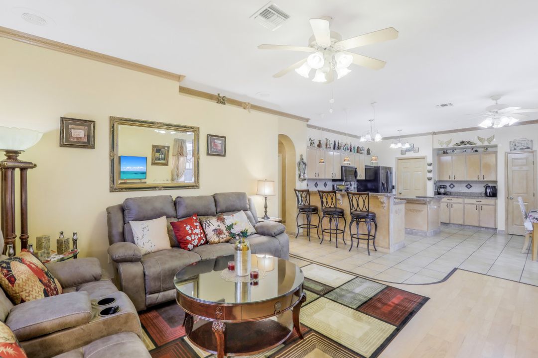 4552 Varsity Cir, Lehigh Acres, FL 33971