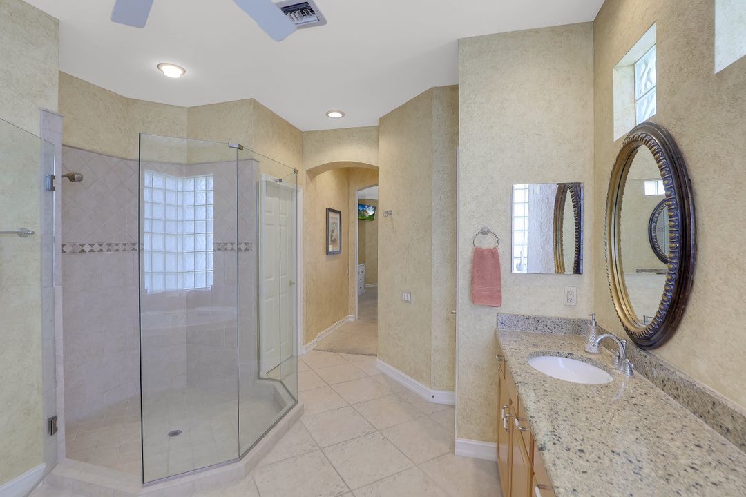 1900 Lagoon Ln, Cape Coral, FL 33914