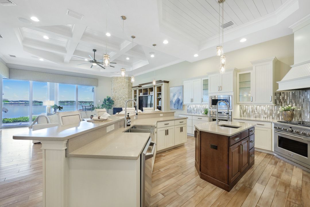 9337 Granite Ct, Naples, FL 34120