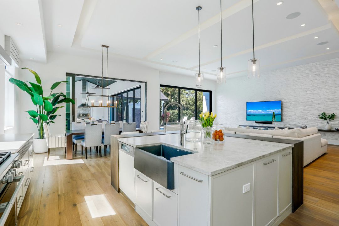 500 First Ave N, Naples, FL 34102