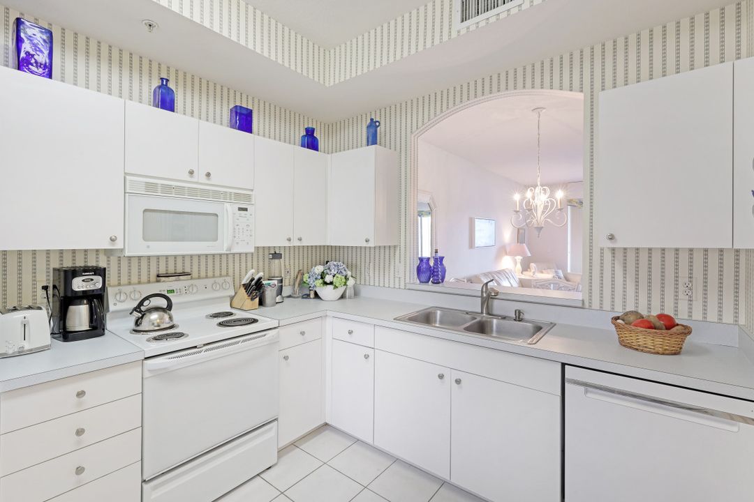 28051 Palmas Grandes Ln, Bonita Springs, FL 34135 #102