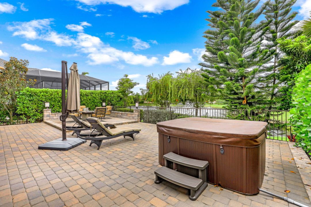 14713 Reserve Ln, Naples, FL 34109