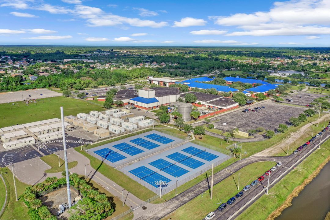 4552 Varsity Cir, Lehigh Acres, FL 33971