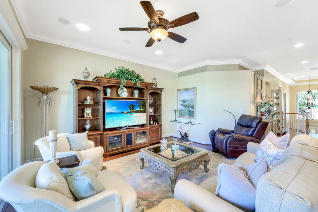 9220 Quartz Ln #201, Naples, FL 34120