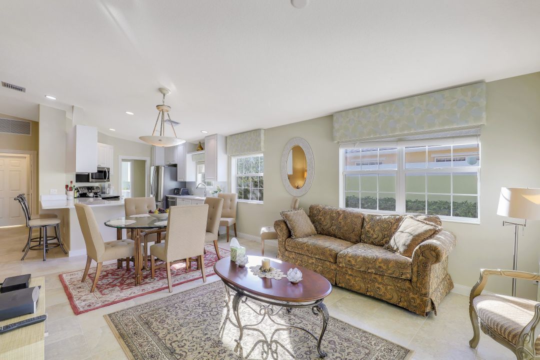 8113 Xenia Ln, Naples, FL 34114