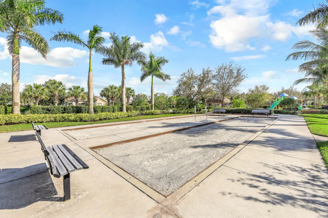 2434 Orchard St, Naples, FL 34120