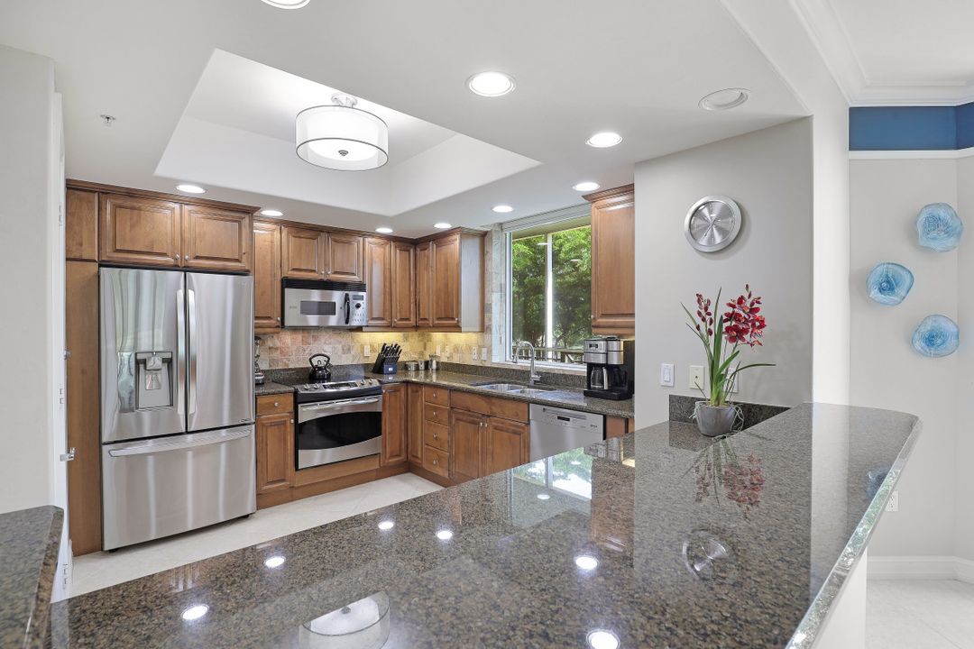 2748 Tiburon Blvd E #202, Naples, FL 34109