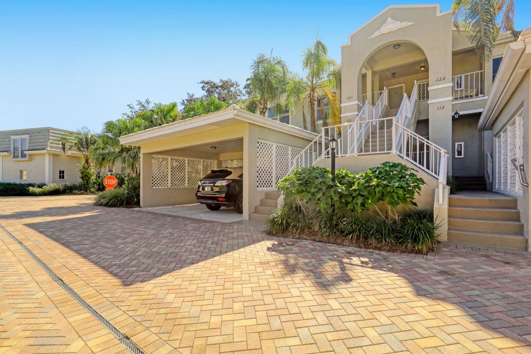 5895 Chanteclair Dr #122, Naples, FL 34108