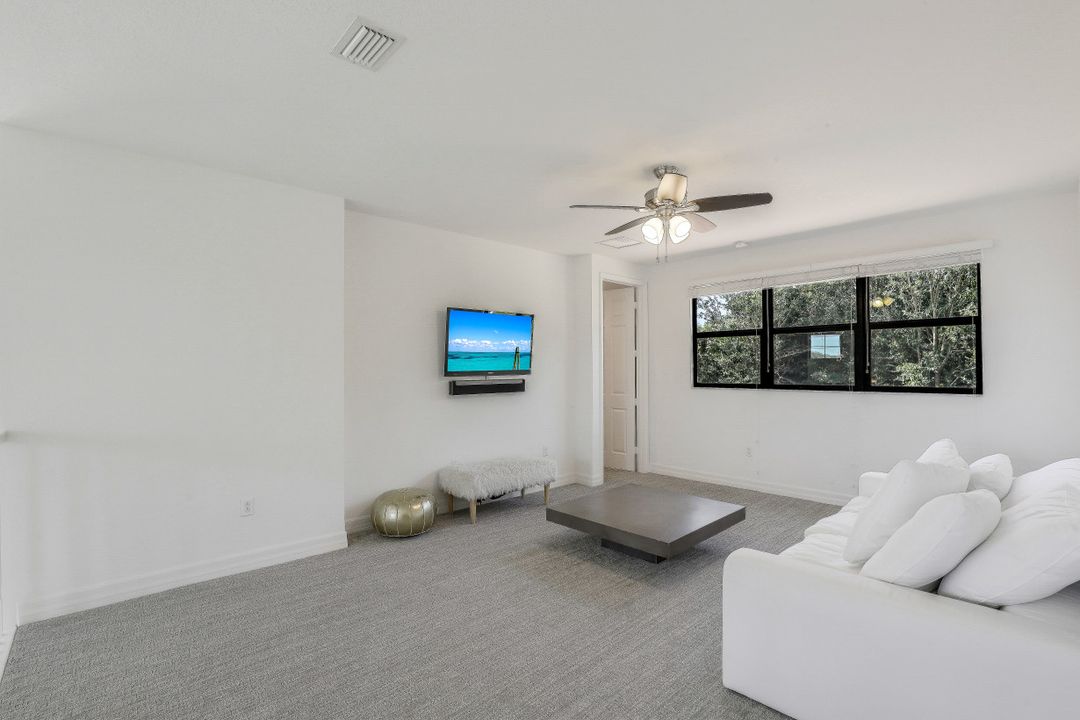 3183 Pacific Dr, Naples, FL 34119