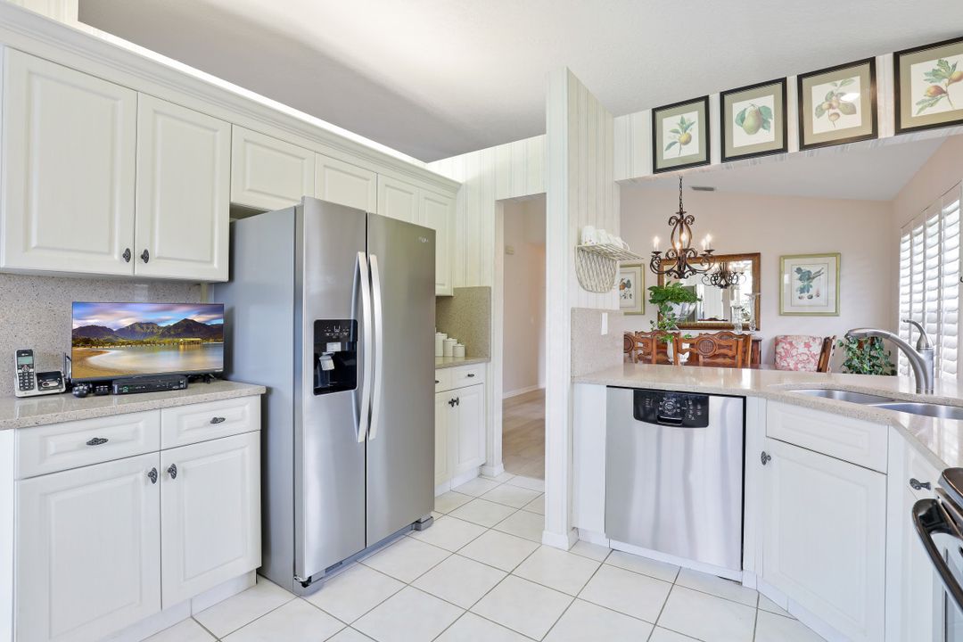 290 Emerald Bay Cir #L-2, Naples, FL 34110