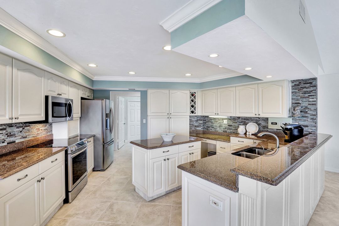 106 N Barfield Dr, Marco Island, FL 34145