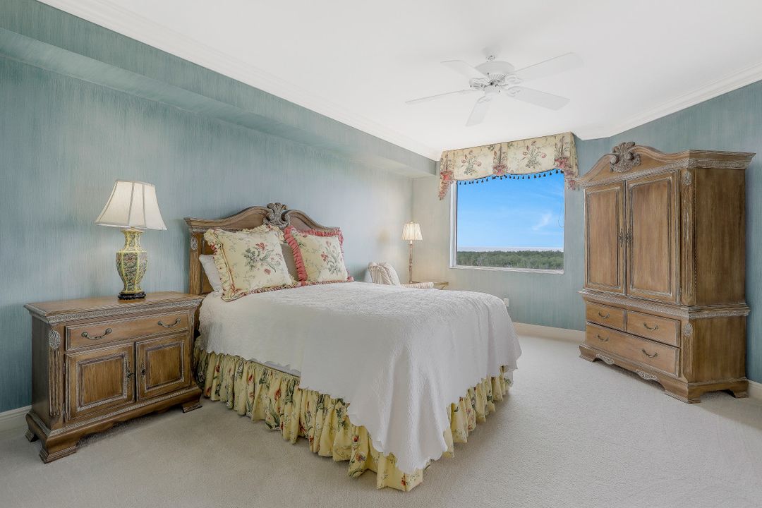 7225 Pelican Bay Blvd #605, Naples, FL 34108