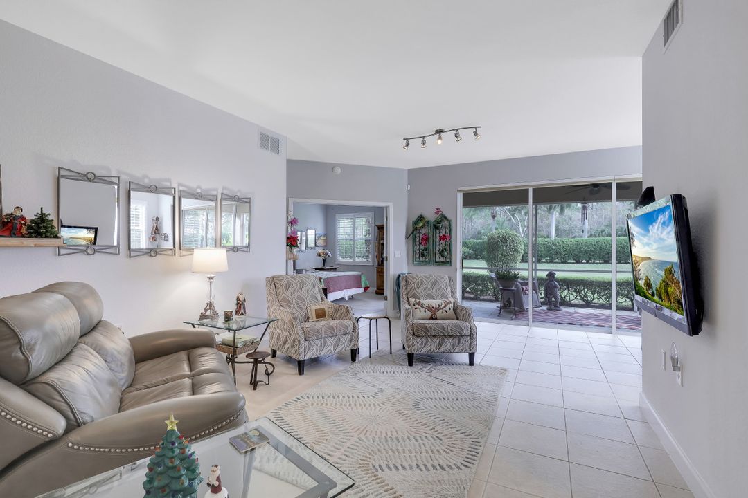 6864 Ascot Dr #102, Naples, FL 34113