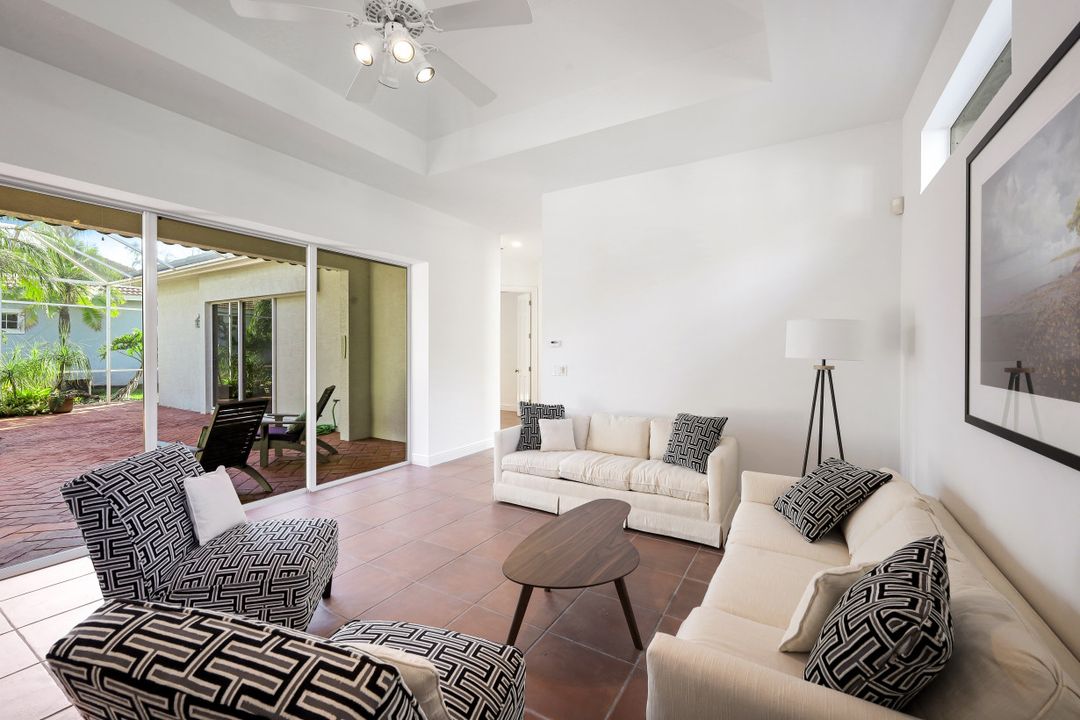 524 Eagle Creek Dr, Naples, FL 34113