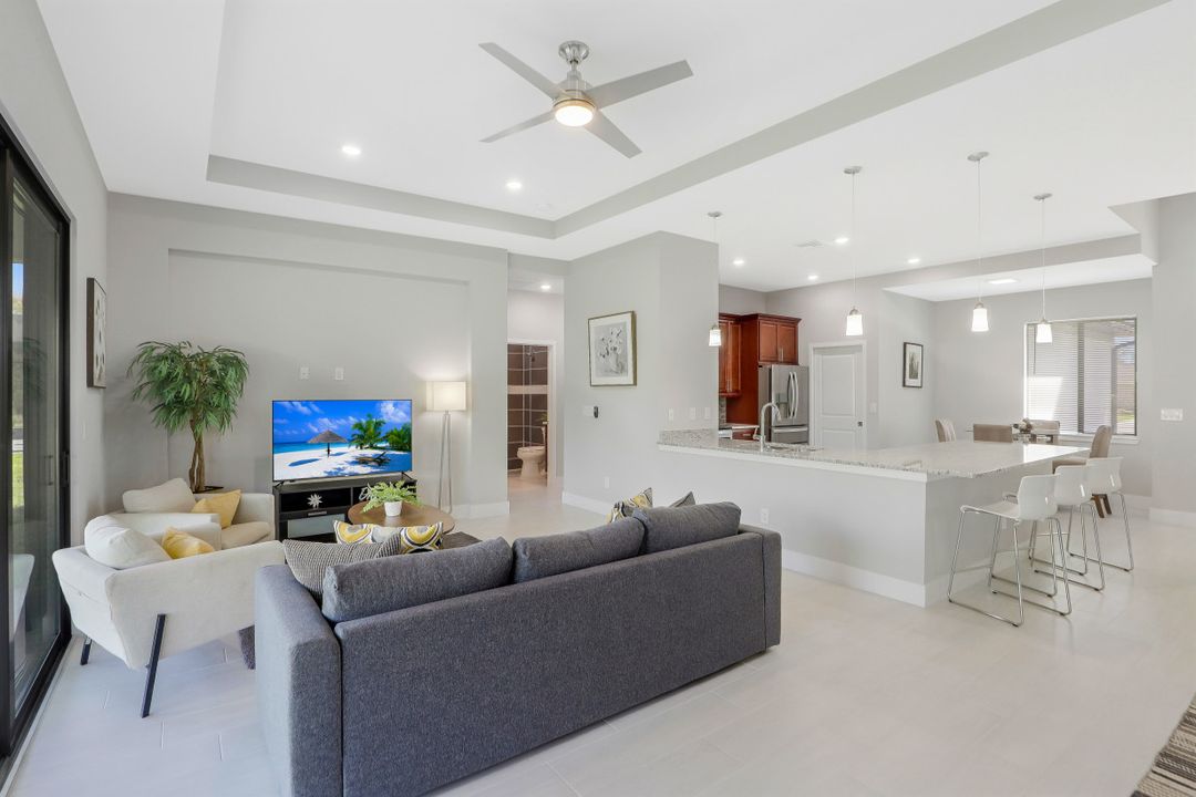 307 Gleason Pkwy, Cape Coral, FL 33914