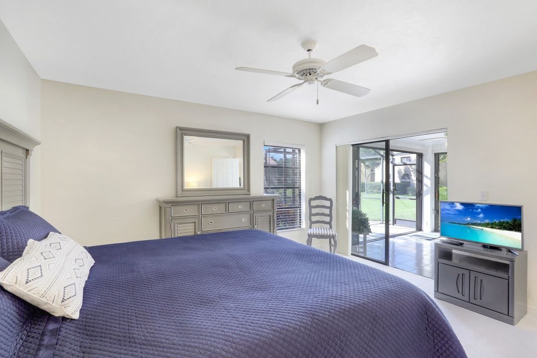 547 Beachwalk Cir, Naples, FL 34108