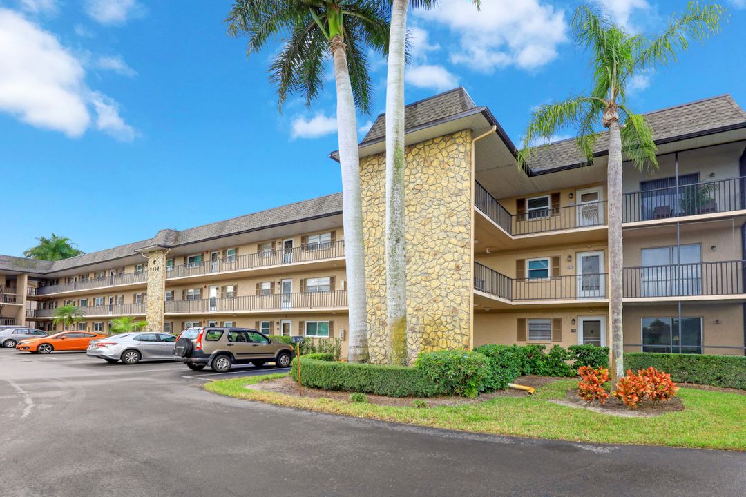 5467 Rattlesnake Hammock Rd #208C, Naples, FL 34113