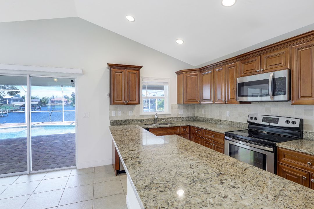 1723 SW 31st Ln, Cape Coral, FL 33914