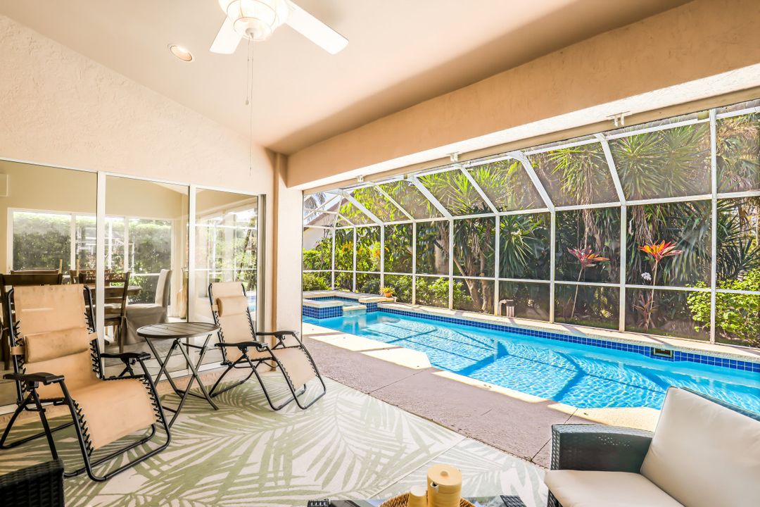 1517 Kenridge Pl, Naples, FL 34104