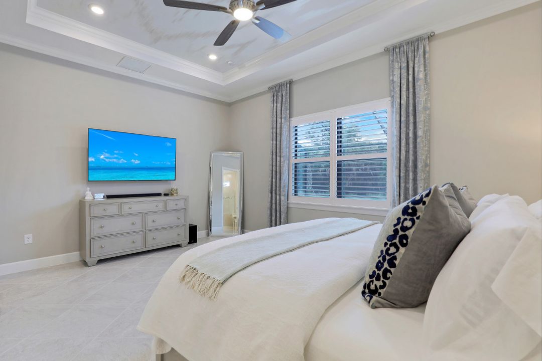 9483 Greyhawk Trl, Naples, FL 34120