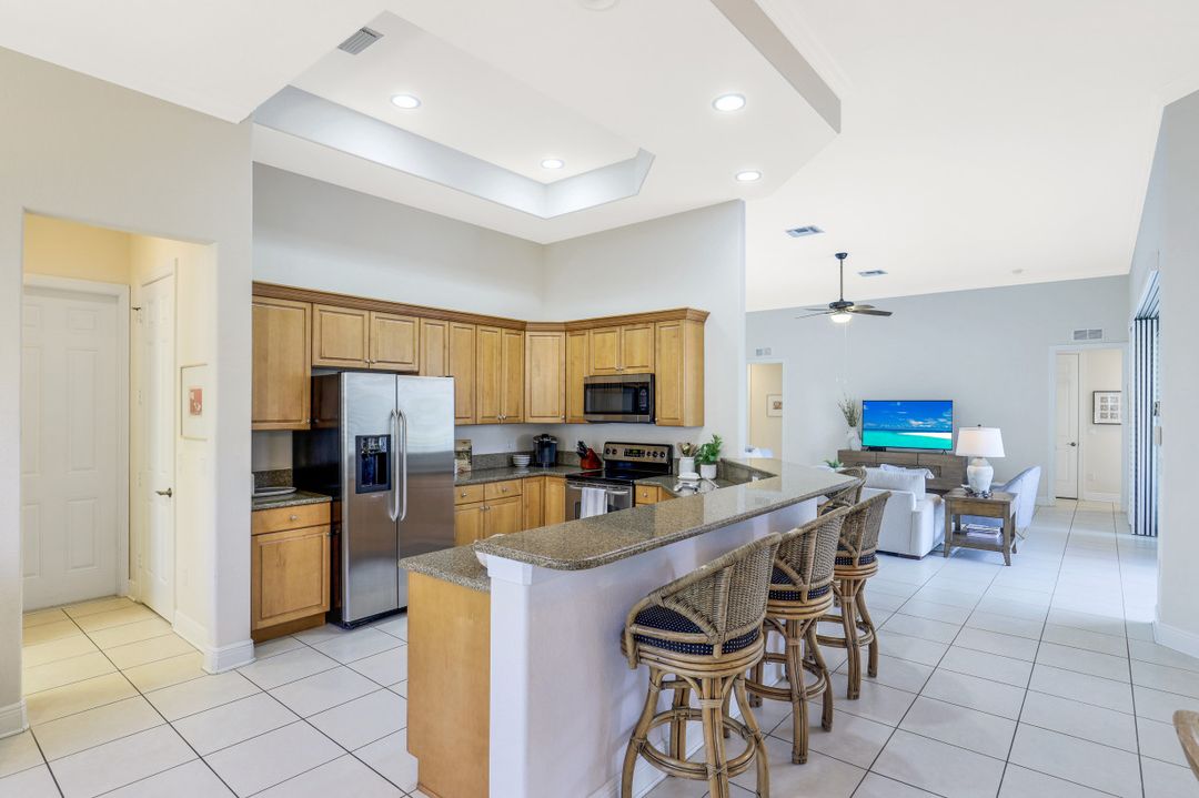 919 Tivoli Ct, Naples, FL 34104