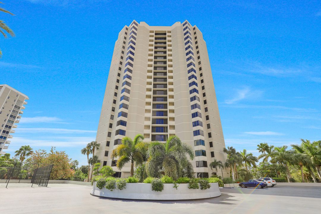 5555 Heron Point Dr #402, Naples, FL 34108