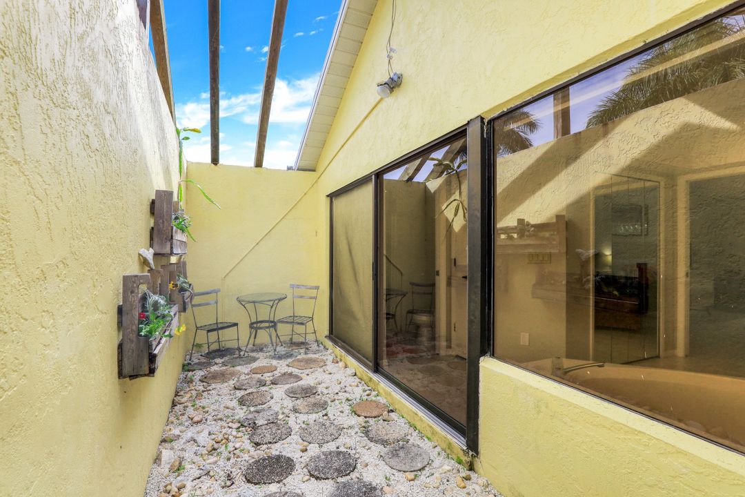 3914 SE 4th Ave, Cape Coral, FL 33904