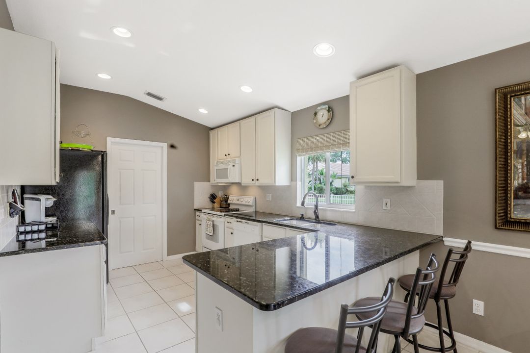 7927 Wexford Dr, Naples, FL 34104