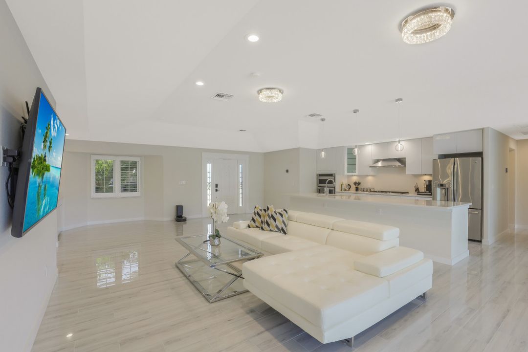 6572 E Town and River Rd, Fort Myers, FL 33919