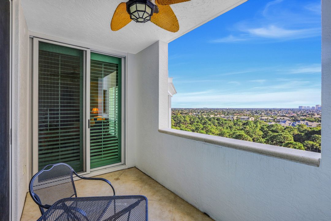 295 Grande Way #905, Naples, FL 34110