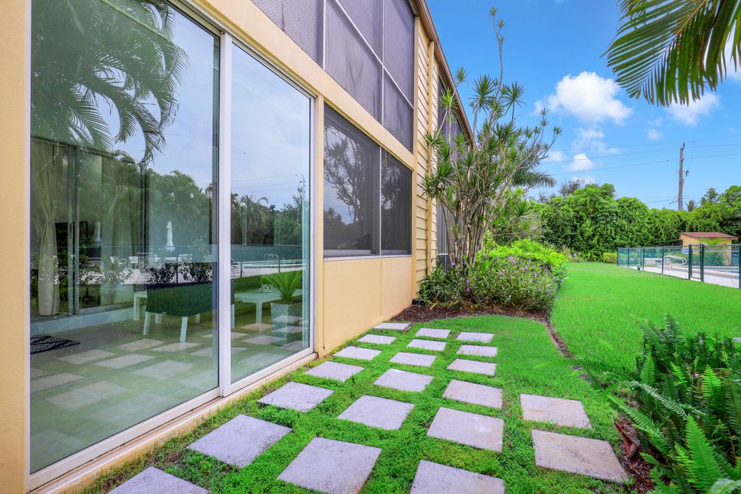 820 Ketch Dr #1, Naples, FL 34103