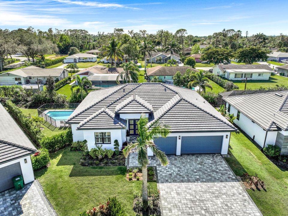 226 Legacy Ct, Naples, FL 34110