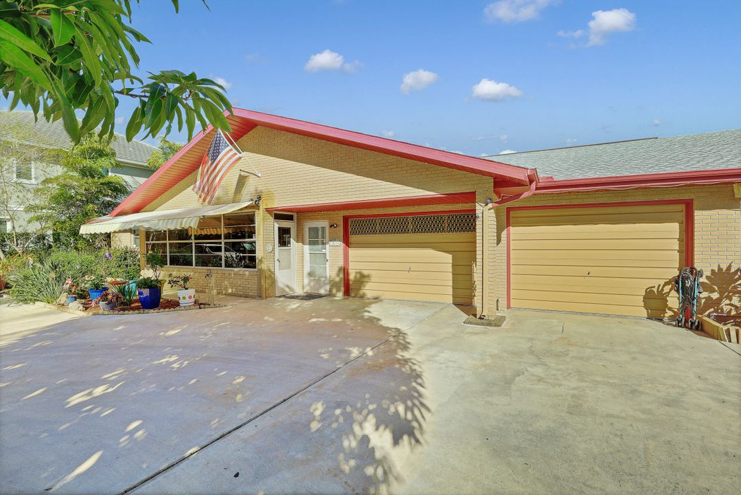 10442 Vanderbilt Dr, Naples, FL 34108