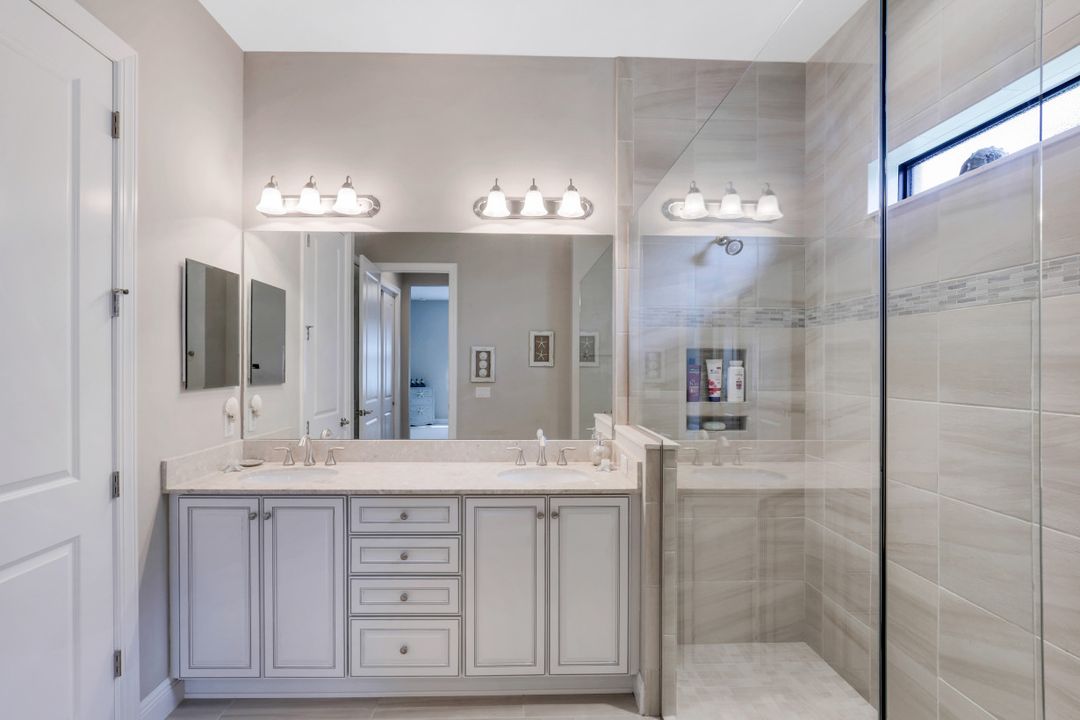 4714 Formosa Dr, Naples, FL 34119