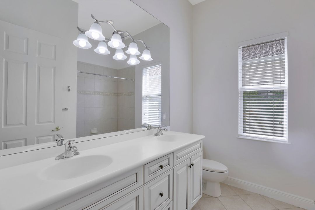 10196 Avonleigh Dr, Bonita Springs, FL 34135