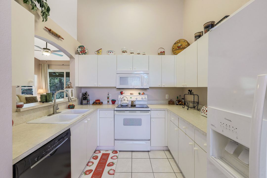 6765 Huntington Lakes Cir  #201, Naples, FL 34119