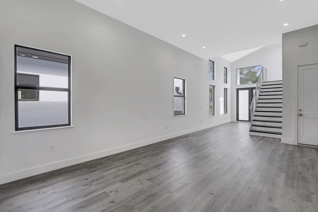 3013 Lunar St, Naples, FL 34112