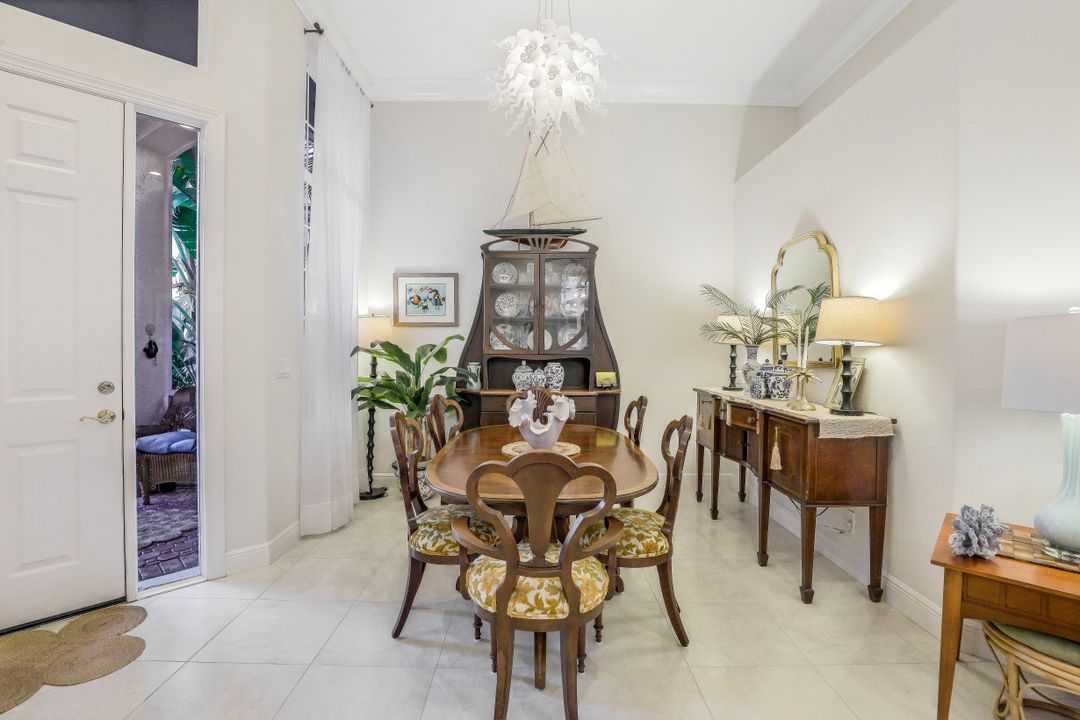 8591 Peppertree Way, Naples, FL 34114