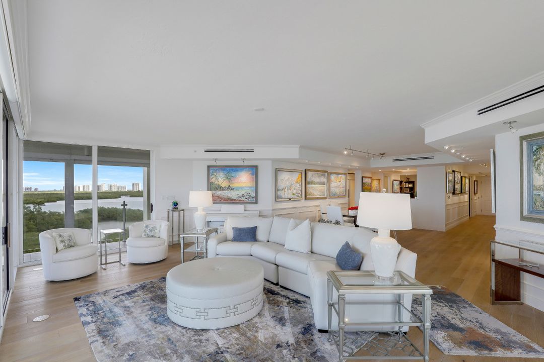 20 Seagate Dr #702, Naples, FL 34103