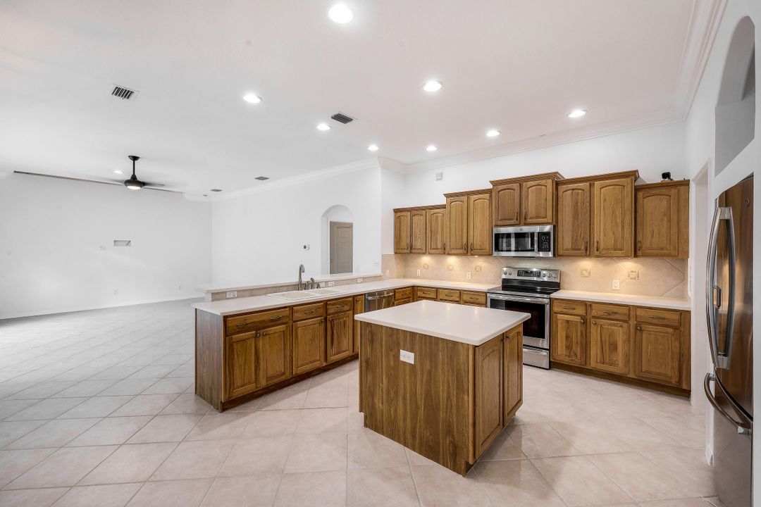 6087 Spanish Oaks Ln, Naples, FL 34119