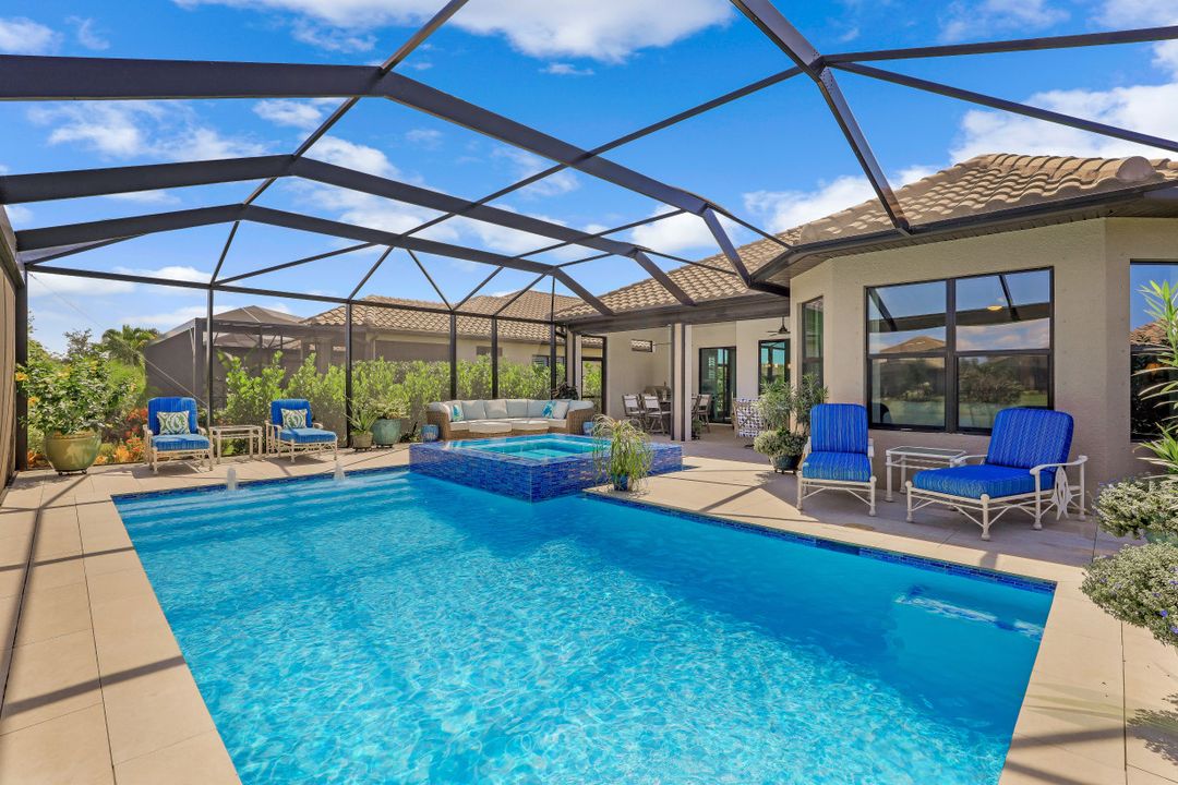 8669 Dilillo Ct, Naples, FL 34119