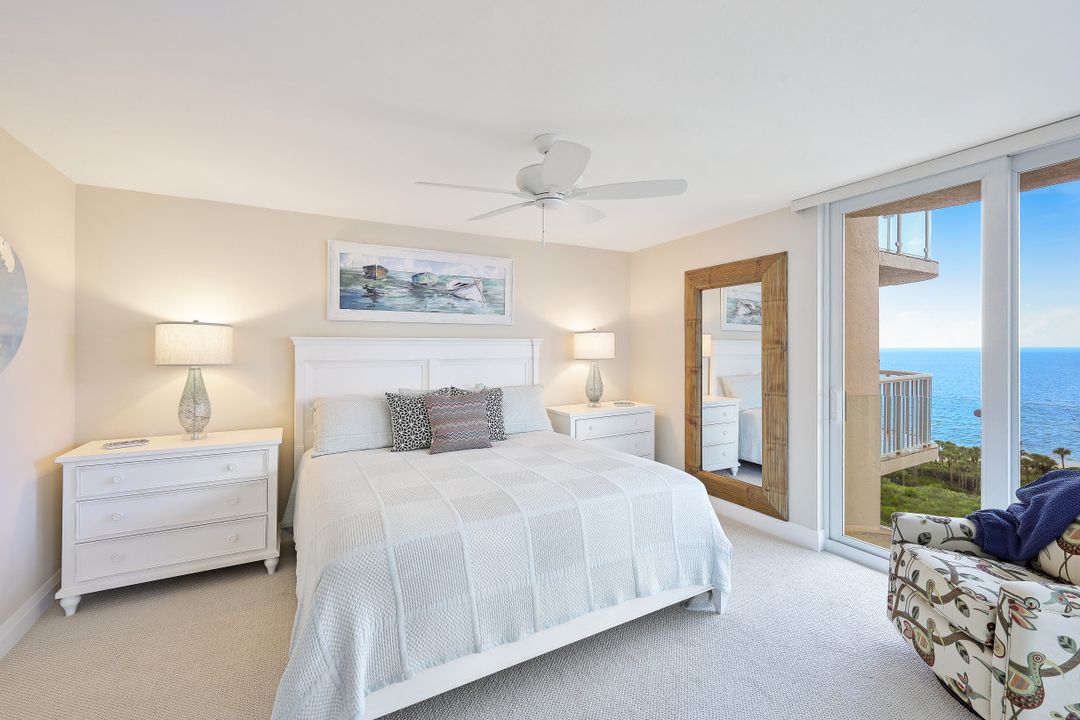 40 Seagate Dr #1004, Naples, FL 34103