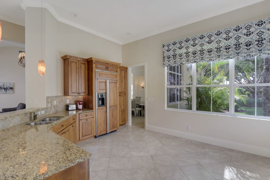 8560 Bellagio Dr, Naples, FL 34114