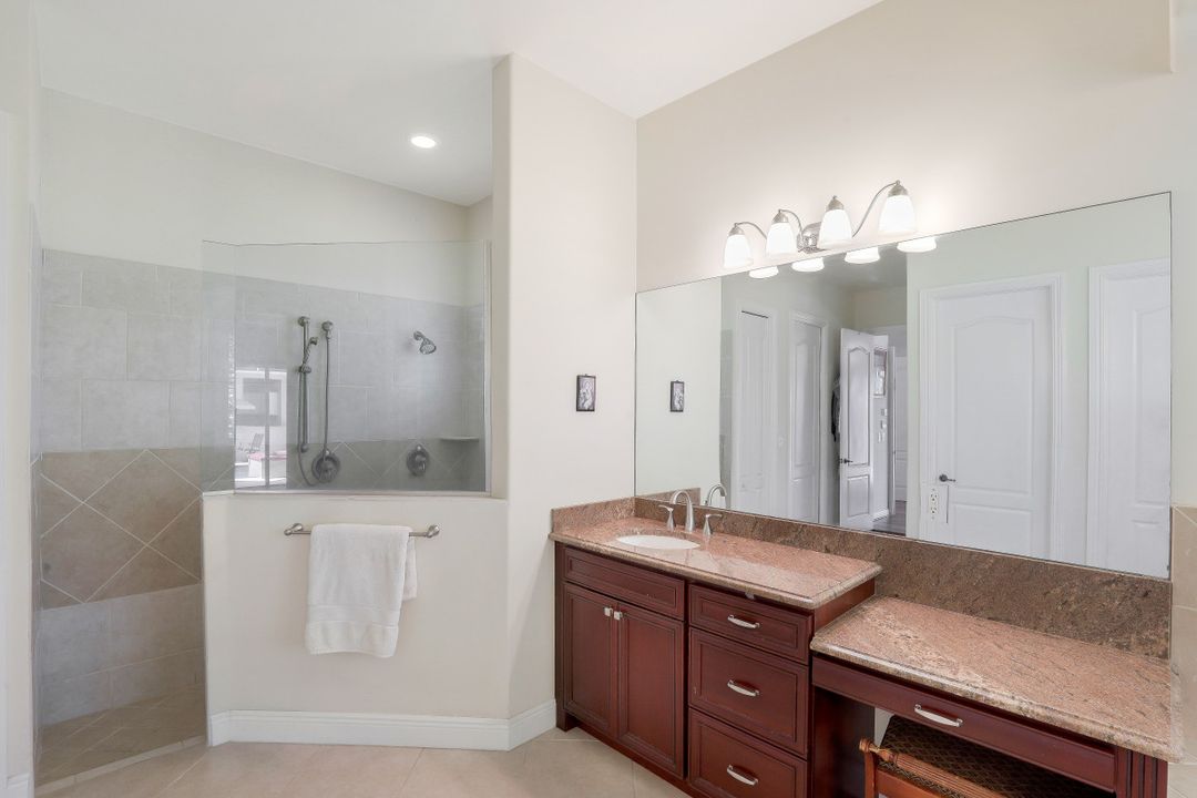 3660 7th Ave NW, Naples, FL 34120