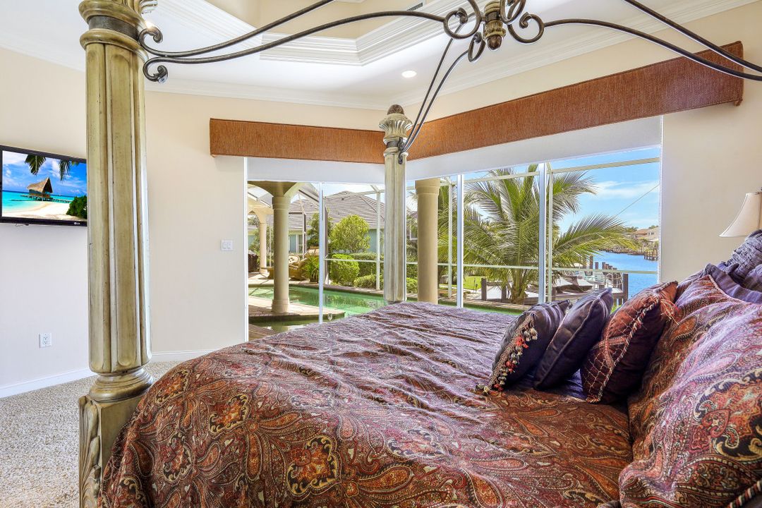 690 Pelican Ct, Marco Island, FL 34145