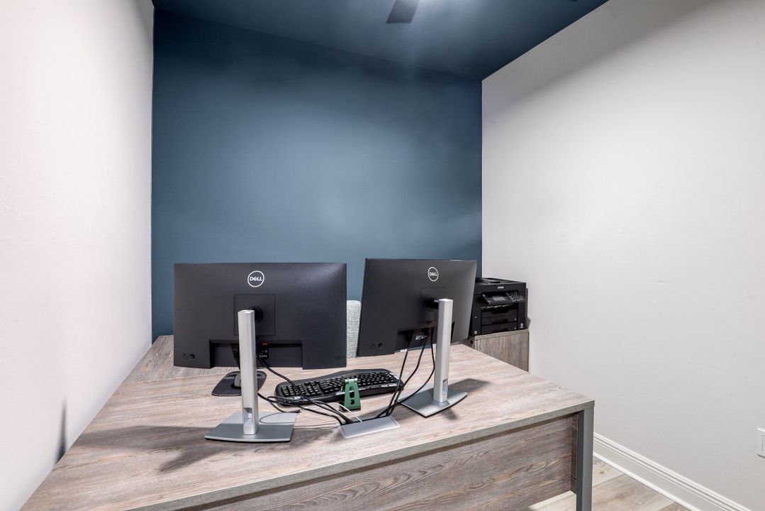 10620 Gulf Shore Dr  #203, Naples, FL 34108